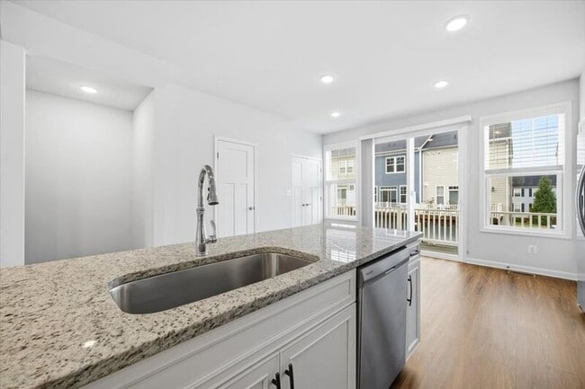 Building Photo - 628 Bushwood Alley