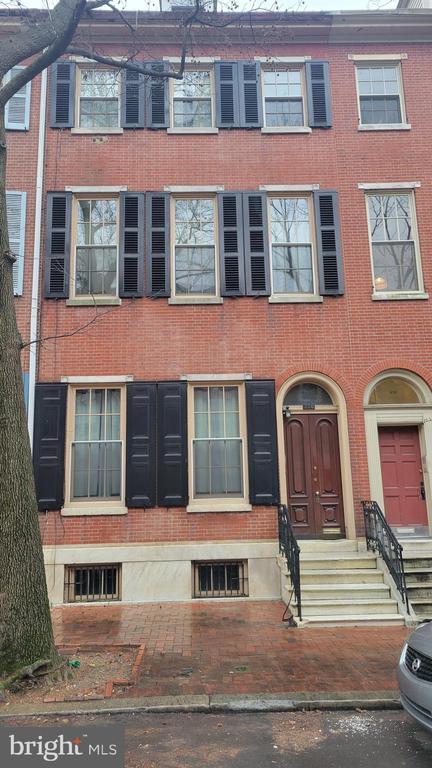 Building Photo - 230 Pine St