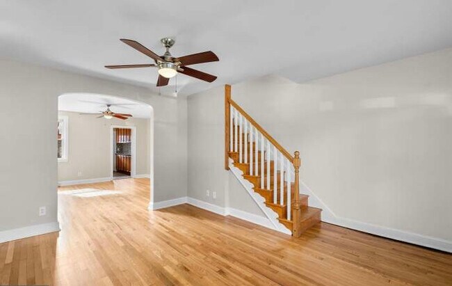 Building Photo - 1315 W 37th St