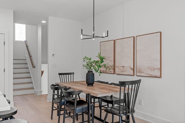 Building Photo - **OFFERING 50% OFF FIRST MONTH'S RENT, WAI...