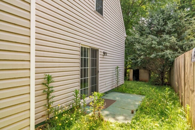 Building Photo - 102 Glenlea Ln