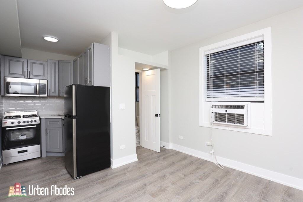 Building Photo - 515 W Belmont Ave