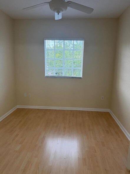 Building Photo - 8839 S Isles Cir