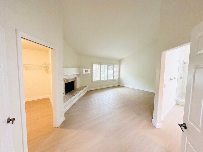 Building Photo - 6635 Soaring Dr