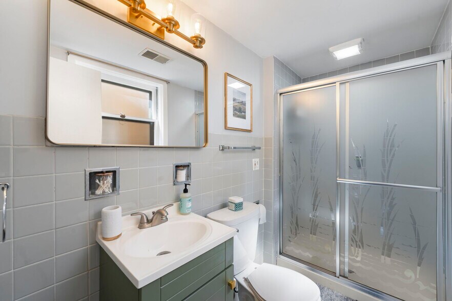 Building Photo - 8311 Kolmar Ave