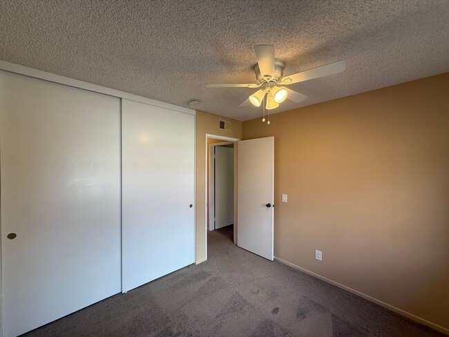 Building Photo - Great 3B/2.5BA House in Oceanside!