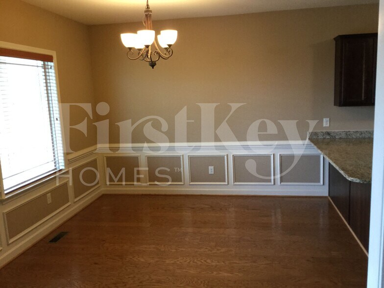 Building Photo - 293 Majestic Oak Dr