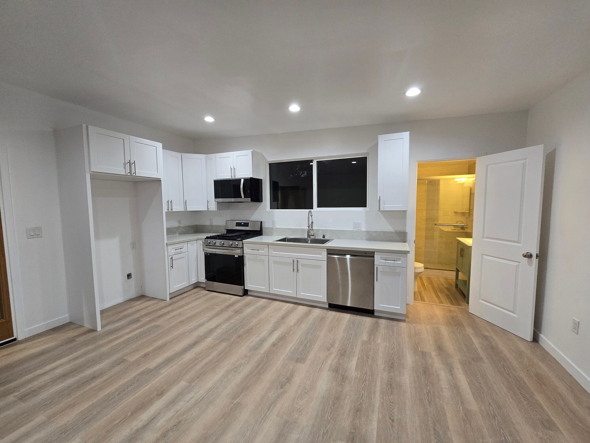 Building Photo - 3230 Cerritos Ave