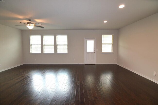 Building Photo - 212 Magna Ln