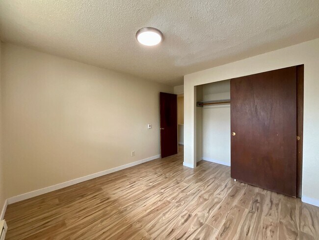 Building Photo - Updated 2BR Apartment | No Shared Walls | ...