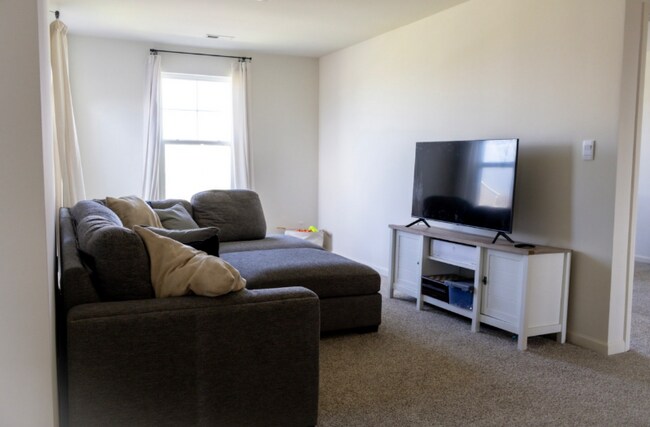 Building Photo - 10550 Azalea Dr