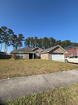 Building Photo - Midway Home!