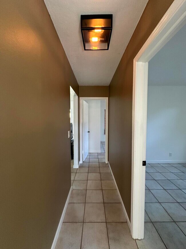 Building Photo - 2030 Bonnie St