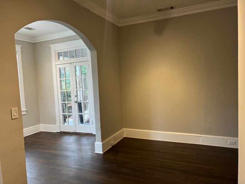 Building Photo - 1170 Monroe Dr NE