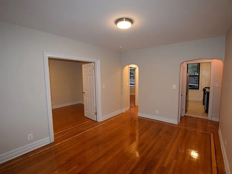 Building Photo - 25-10 31st Ave