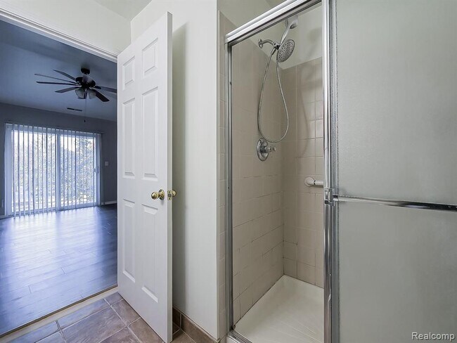 Building Photo - 8208 Chesapeake Cir