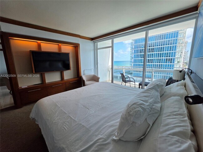 Building Photo - 6801 Collins Ave