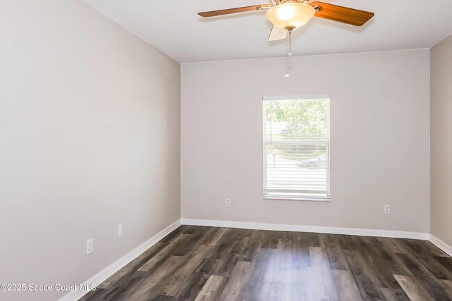 Building Photo - 1510 Glencove Ave NW