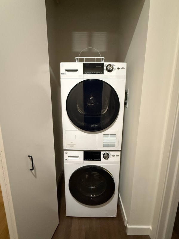 Building Photo - 359 W Chicago Ave