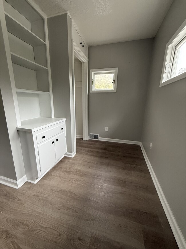 Building Photo - 405 Tyus St