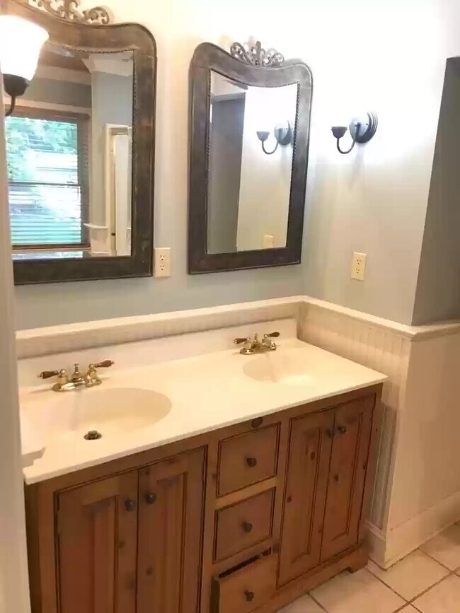 Building Photo - 418 Longest Rd