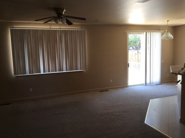 Building Photo - North Valley's 3 bedroom house.