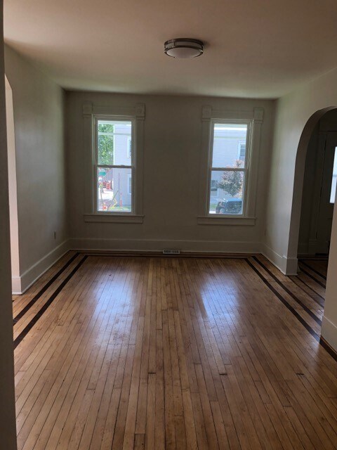 Building Photo - 225 S 5th St