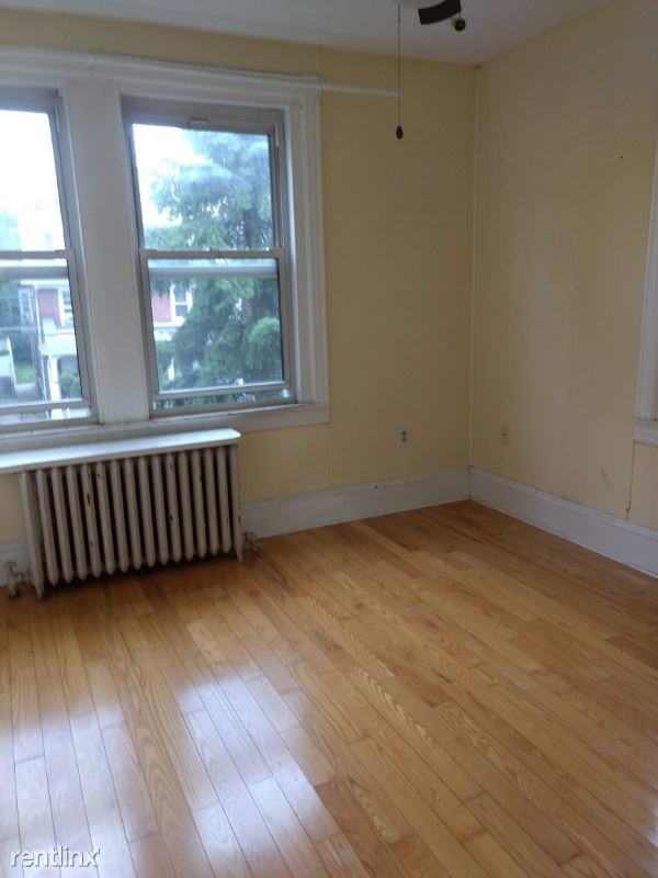 Building Photo - 22 School Ln