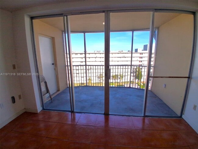 Building Photo - 1770 NE 191st St