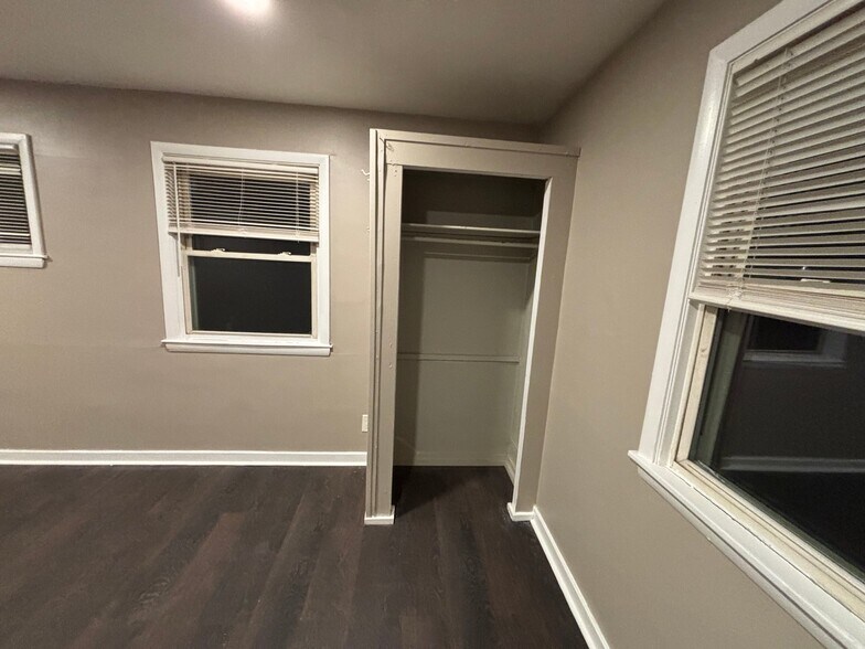 Building Photo - 653 S 69th St