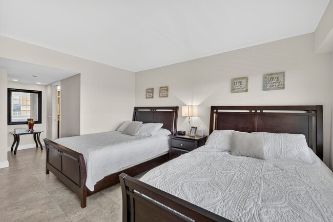 Building Photo - 3499 Oaks Way