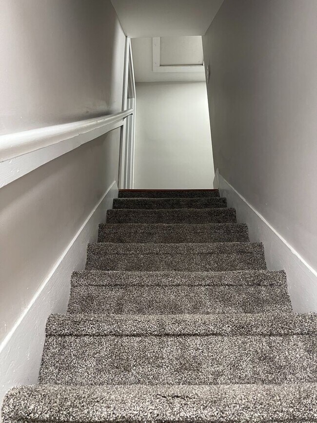 Building Photo - 31-33 E. Blake Ave.