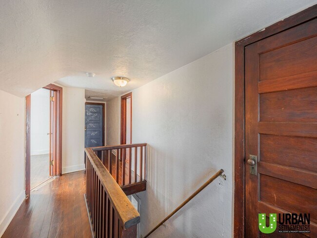 Building Photo - Charming 4-Bedroom Home with Fenced Yard, Garage & Washer/Dryer – North Spokane