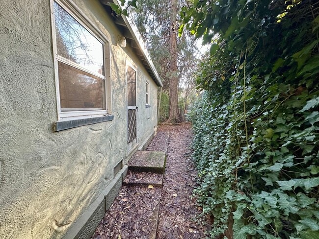 Building Photo - Charming 1-bedroom, 1-bathroom