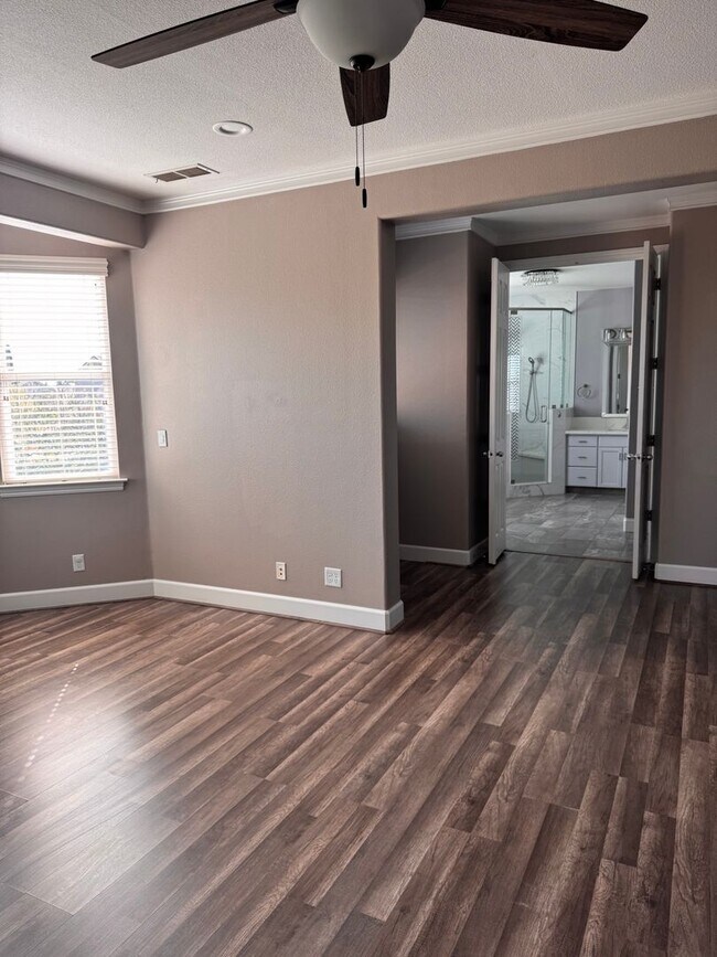 Building Photo - Beautiful single family home