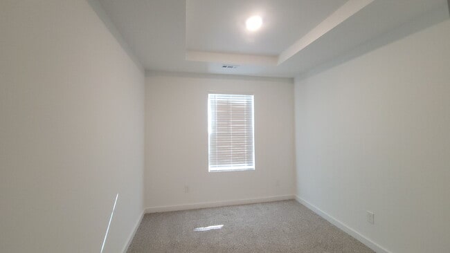 Building Photo - One fee month with 18-month lease!!! "Charming 3-Bed Oasis with Granite Elegance on Discovery Poi...