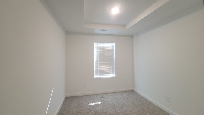 Building Photo - Section 8 Accepted!!! "Charming 3-Bed Oasis with Granite Elegance on Discovery Point Drive!"