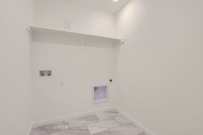 Building Photo - Luxurious 3bd 2.5 paired home in Dove Village!