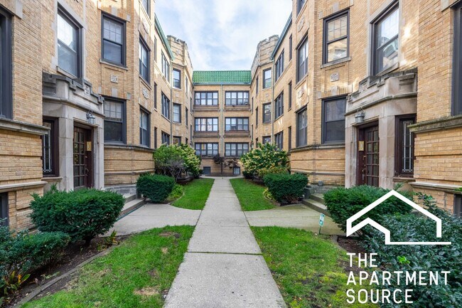 Building Photo - 925 Forest Ave