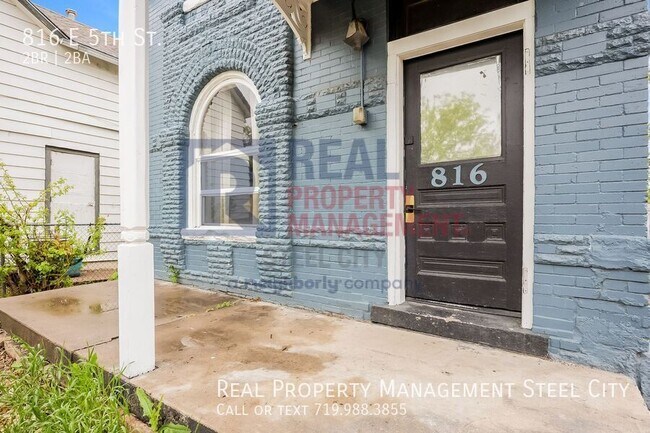 Building Photo - 816 E 5th St