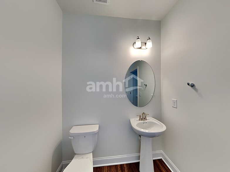 Building Photo - 3710 Lk Blf Lp