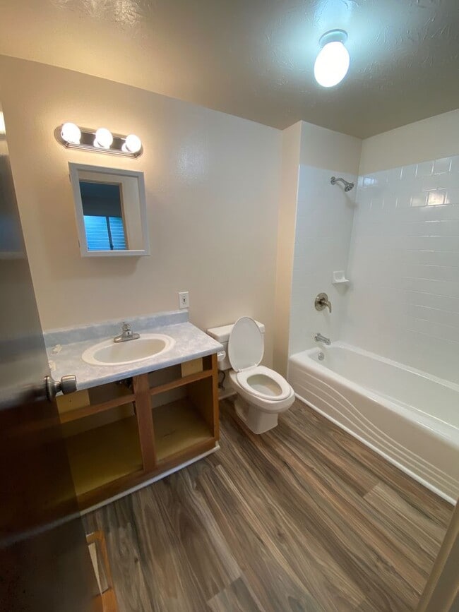 Building Photo - For Rent - [Pacific Palisades] 2345B Anini...