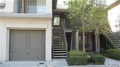 Building Photo - Lower 2 Bedroom w/Garage