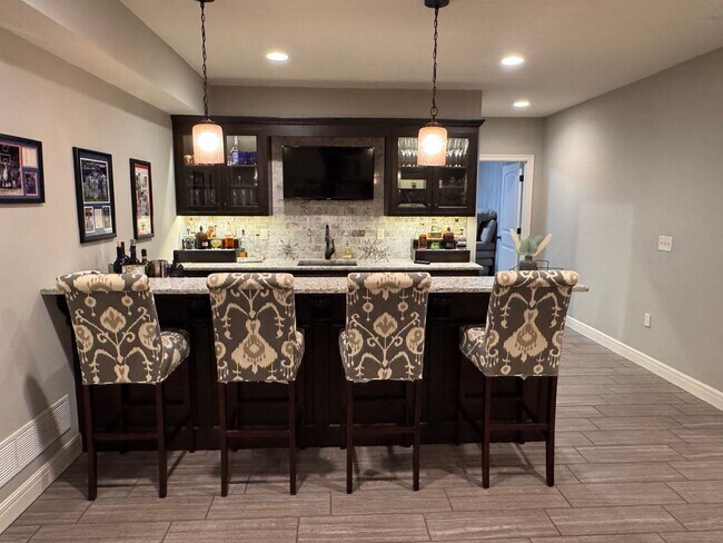 Building Photo - 5BR/5BA | Single Family Home | 3-Car Garage Parking | Fenced backyard