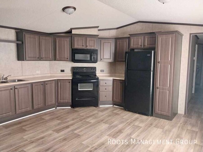 Building Photo - 3 Bed 2 Bath Home Available for Lease at L...