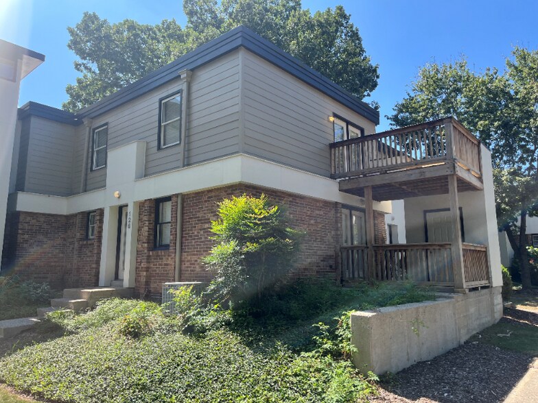 Building Photo - 940 Gale Ln