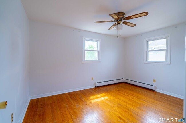 Building Photo - 326 Grovers Ave
