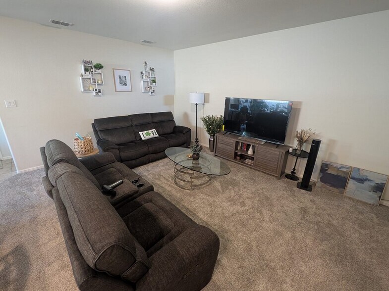 Living Area - 8244 Brashear Trl