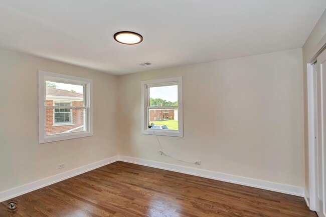 Building Photo - 241 S Small Ave