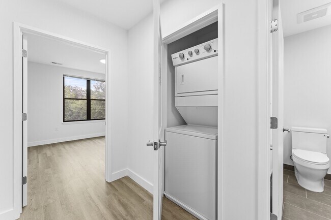 Building Photo - 416 Highland Ave